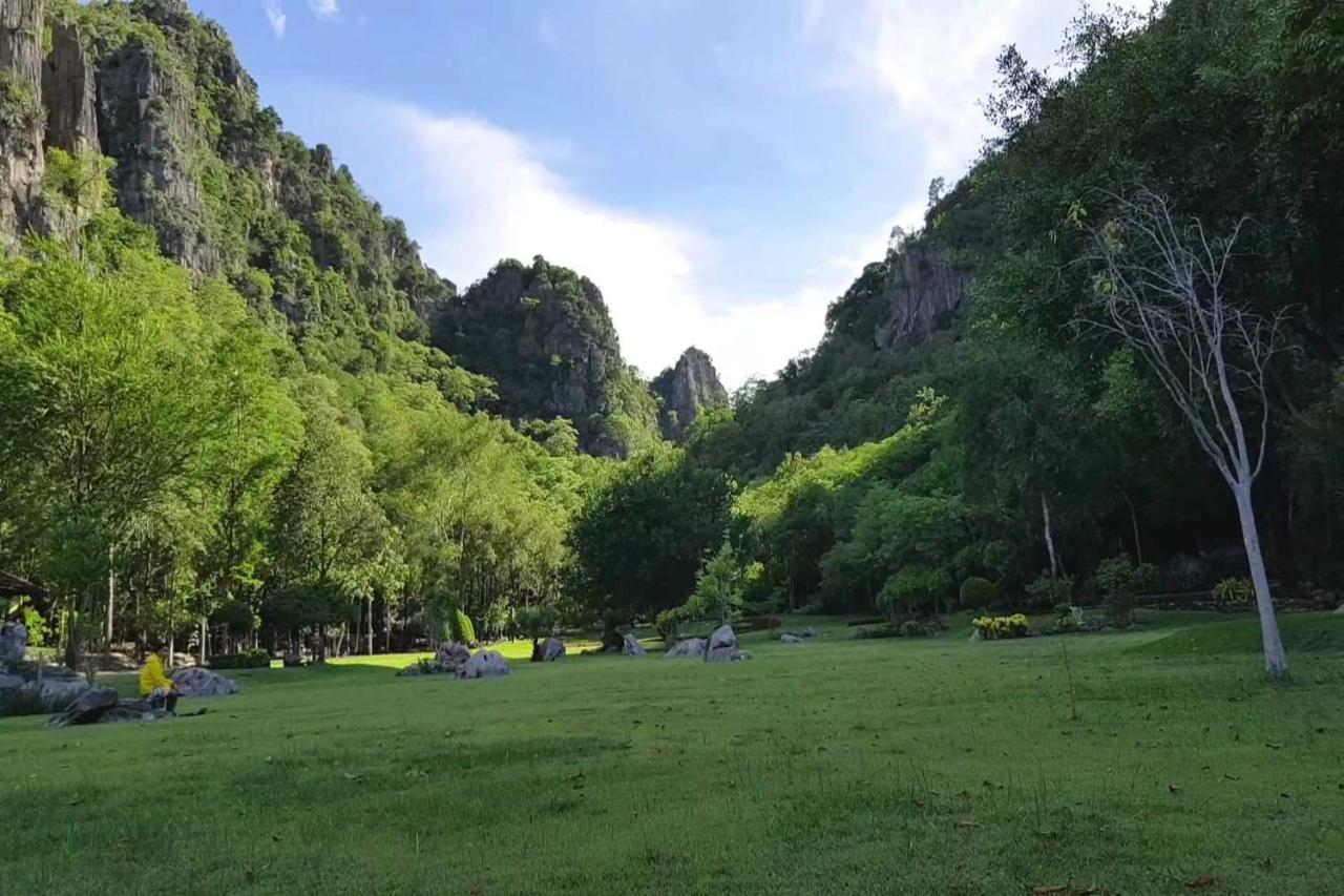 Baan Taklom Chomtalay Hotell Cha-Am Exteriör bild